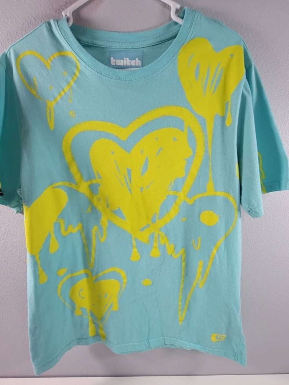 TwitchCon San Diego Exclusive Tee - Twitch Drippy Heart Graphic Top